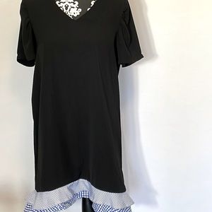 V-neck shift dress with farmhouse checkered ruffles and short sleeves